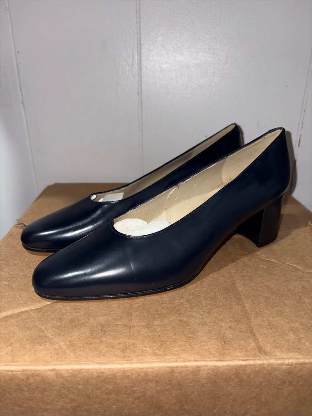Bandolino Women's Navy Low Block Heel Pumps size 7M